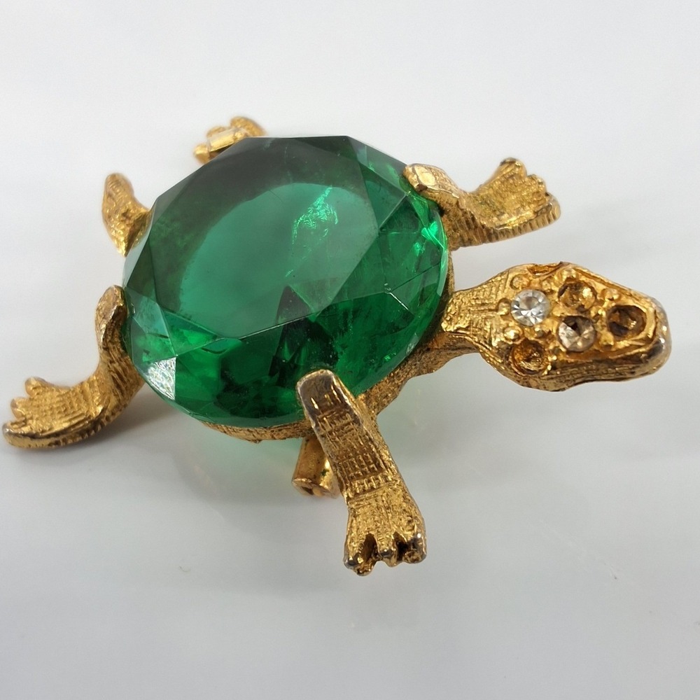 Vintage Gold Tone Turtle Brooch Emerald Green Glass Rhinestone Eye Pin - Picture 2 of 8